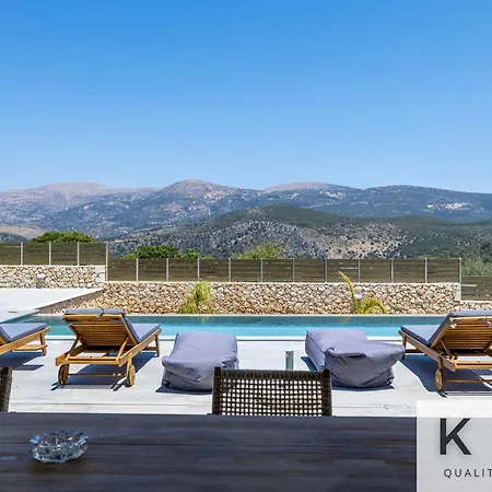 βιλα ελευθερία με ιδιωτικη πισινα 5 λεπτα απο το αργοστολι Apartamento