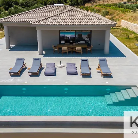 βιλα ελευθερία με ιδιωτικη πισινα 5 λεπτα απο το αργοστολι 아파트 *