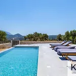 βιλα ελευθερία με ιδιωτικη πισινα 5 λεπτα απο το αργοστολι 아파트 *